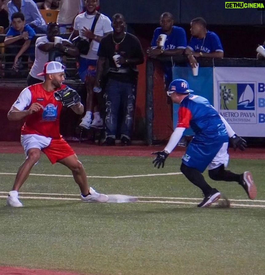 Jowell Instagram - #Las23Del23 Juego de Celebridades con @jolamakina @vladdyjr27 @javy23baez @lindor12bc @sugardiaz39 y to el corillo ⚾️🇵🇷 La Pasamos Cabron !! Estadio Roberto Clemente Walker