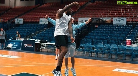 Jowell Instagram - #Las23Del23 @boogiecousins @metsbaloncesto 🏀 Guaynabo, Puerto Rico