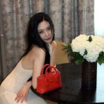 Joy Instagram - ❁ᴗ͈ ˬ ᴗ͈)⁾⁾⁾ 소중하고 고마운 언니들,,,💖 캐리어가 늦게 도착해도 서로를 위하는 마음으로 극복해낸 우리😭♥️ 고맙습니다♥️ @ha_yeonnnnnn @hyunnyvely @lxxjemma @kangyewon @_byeol1016 @zeehyeon @xo__hee @lussanalyuss @yebbi__i ———————————————♥️ Milan, Italy