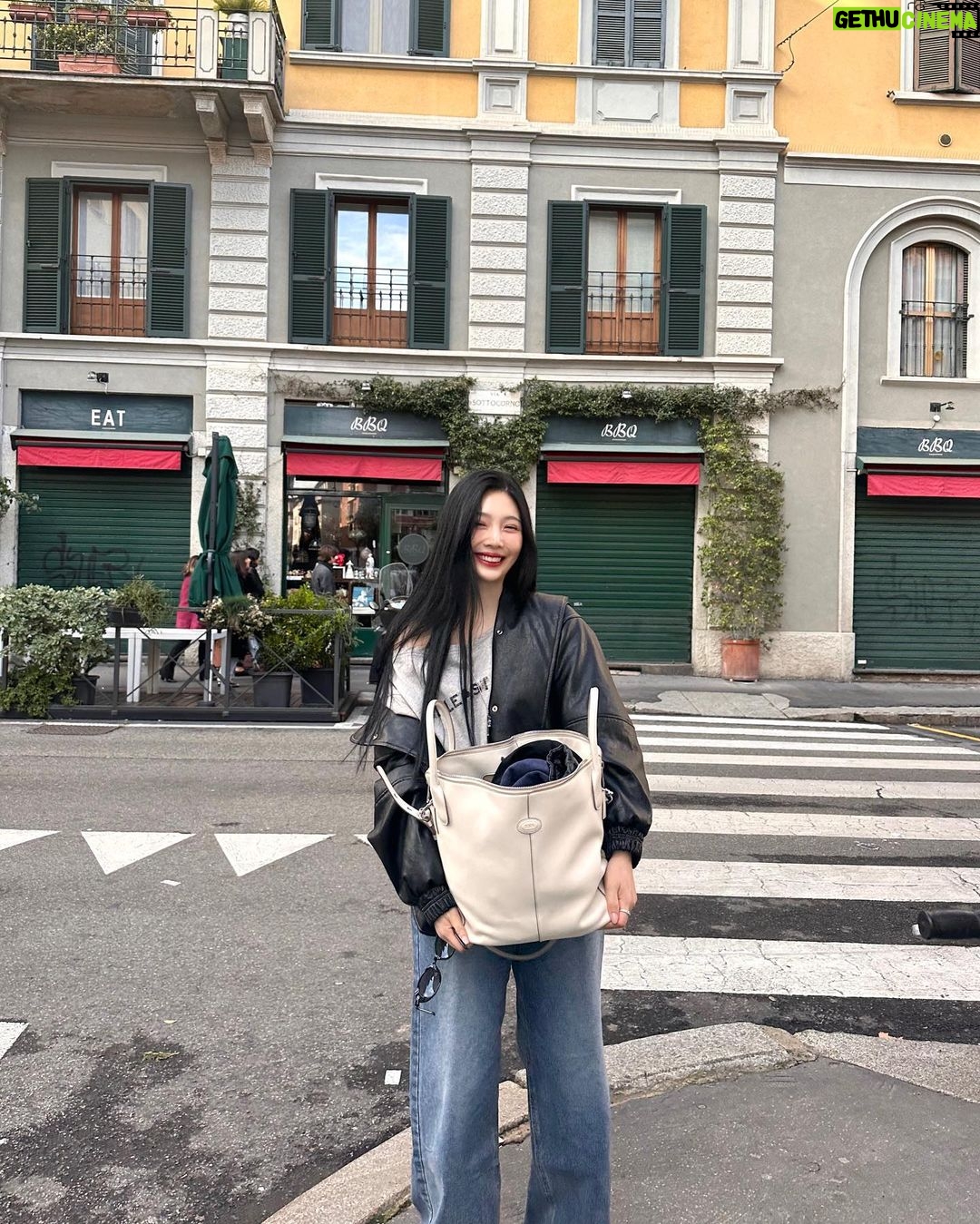 Joy Instagram - My fav bag🖤 @tods @mt_matteotamburini Milan, Italy