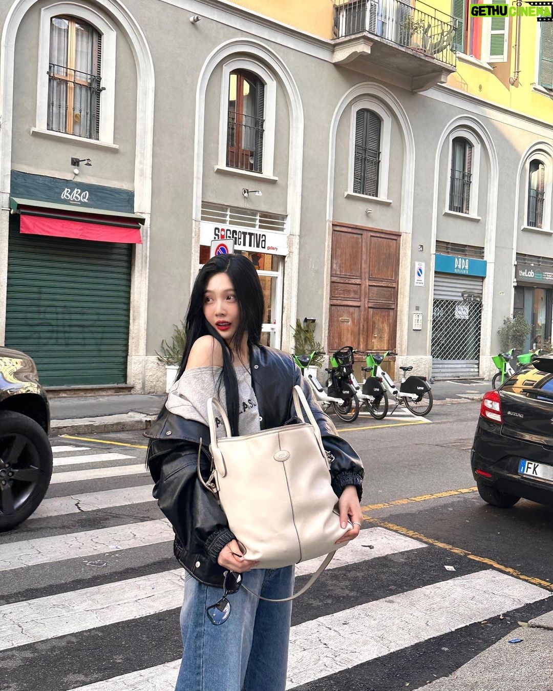 Joy Instagram - My fav bag🖤 @tods @mt_matteotamburini Milan, Italy