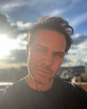 Juan A. Baptista Instagram - Gracias por el apoyo incondicional,después de tanto tiempo ⏱♥️ a todos y cada uno de aquellos que siguen estando ahí,en este viaje 🧳 que llamamos tiempo en vida 🎯♥️🚀