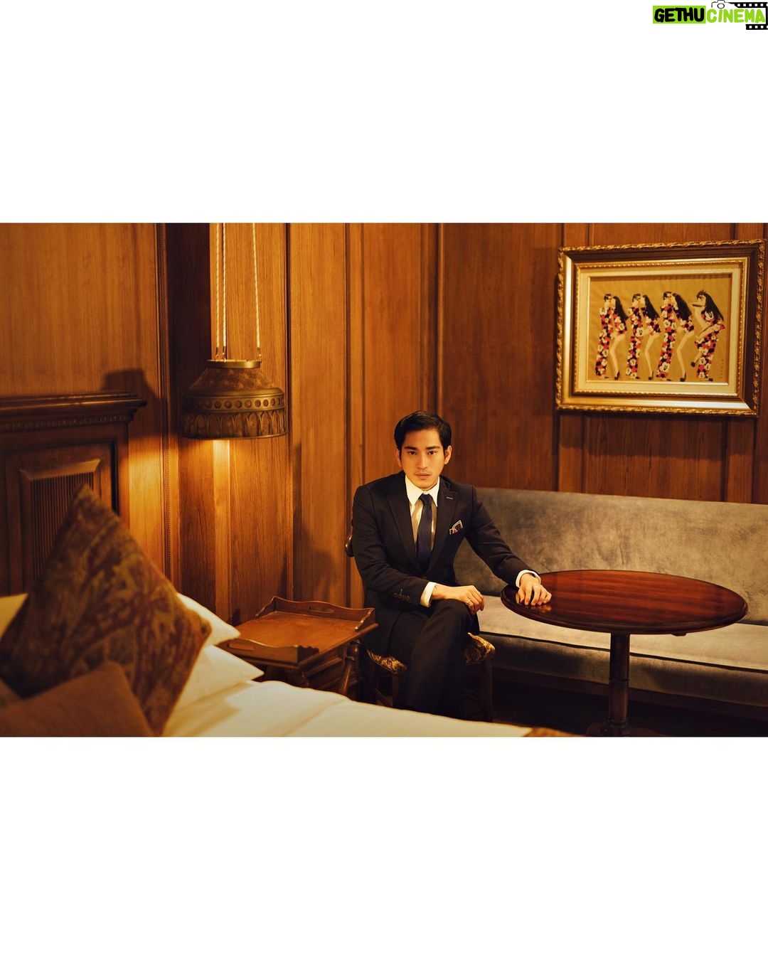 Juan Bio One - 79.5K Likes - @jackysuhartophotography Present
JJS Vol.2 series 1 #JackyJournalSession
Starring Juan Bio @bojvoyej.
Outfit @wonghangtailor
Location @thegunawarman
Dalam edisi JJS kali ini, saya terinspirasi dari salah satu movie director favorit saya yaitu Wong Kar Wai.
Mengusung tema "Self Love" yang berlokasikan di Hotel @thegunawarman dan berjalan-jalan melintasi kota. Jakarta di malam hari dan menikmati semangkuk mie ayam, adalah beberapa hal yg tampak kecil namun memberikan efek besar untuk "recharge" kembali kesehatan mental saya.
Seperti JJS Vol.1, Bio terbalut suit dari salah satu tailor favorit saya @wonghangtailor - membuat semua pose lebih effortless karena fitting yang rapih dan sharp namun tetap nyaman dipakai. (Konsep yang sangat terbalik dari "Beauty is Pain").
Di edisi kali ini, saya juga senang sekali bisa ‘kenalan’ lebih dalam dengan kamera Canon EOS R5 dari @canon.indonesia @canonasia . Shooting menggunakan Available lighting menjadi lebih Mudah dan effortless. Dibantu dengan ‘Eye Detection AF’ yg cepat walau dalam keadaan low Light malam hari. Plus Inbody Image Stabilization super helpful agar tidak ada gambar yg Shaking atau Blur karena long Exposure di kegelapan.
Hope you will enjoy this as much as I did making it. 🙏🏼✨🥂
Special thank you and credits goes to :
Assisted by my Good Friend @realdriel
Retouch by @stevedjo.artworks