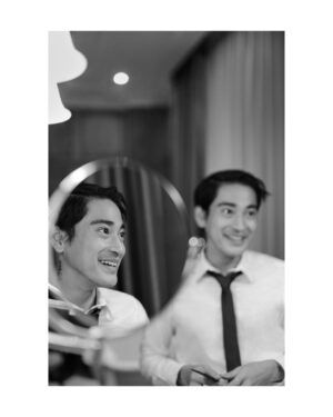 Juan Bio One Instagram - @jackysuhartophotography  Present

JJS Vol.2 series 1 #JackyJournalSession

Starring Juan Bio @bojvoyej.

Outfit  @wonghangtailor 
Location @thegunawarman 

Dalam edisi JJS kali ini, saya terinspirasi dari salah satu movie director favorit saya yaitu Wong Kar Wai. 

Mengusung tema "Self Love" yang berlokasikan di Hotel @thegunawarman dan berjalan-jalan melintasi kota. Jakarta di malam hari  dan menikmati semangkuk mie ayam, adalah beberapa hal yg tampak kecil namun memberikan efek besar untuk "recharge" kembali kesehatan mental saya. 

Seperti JJS Vol.1, Bio terbalut suit dari salah satu tailor favorit saya @wonghangtailor - membuat semua pose lebih effortless karena fitting yang rapih dan sharp namun tetap nyaman dipakai. (Konsep yang sangat terbalik dari "Beauty is Pain").

Di edisi kali ini, saya juga senang sekali bisa ‘kenalan’ lebih dalam dengan kamera Canon EOS R5 dari @canon.indonesia @canonasia . Shooting menggunakan Available lighting menjadi lebih Mudah dan effortless. Dibantu dengan ‘Eye Detection AF’ yg cepat walau dalam keadaan low Light malam hari. Plus Inbody Image Stabilization super helpful agar tidak ada gambar yg Shaking atau Blur karena long Exposure di kegelapan.

Hope you will enjoy this as much as I did making it. 🙏🏼✨🥂

Special thank you and credits goes to :

Assisted by my Good Friend @realdriel
Retouch by @stevedjo.artworks