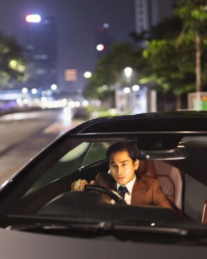 Juan Bio One Instagram - @jackysuhartophotography  Present

JJS Vol.2 series 1 #JackyJournalSession

Starring Juan Bio @bojvoyej.

Outfit  @wonghangtailor 
Location @thegunawarman 

Dalam edisi JJS kali ini, saya terinspirasi dari salah satu movie director favorit saya yaitu Wong Kar Wai. 

Mengusung tema "Self Love" yang berlokasikan di Hotel @thegunawarman dan berjalan-jalan melintasi kota. Jakarta di malam hari  dan menikmati semangkuk mie ayam, adalah beberapa hal yg tampak kecil namun memberikan efek besar untuk "recharge" kembali kesehatan mental saya. 

Seperti JJS Vol.1, Bio terbalut suit dari salah satu tailor favorit saya @wonghangtailor - membuat semua pose lebih effortless karena fitting yang rapih dan sharp namun tetap nyaman dipakai. (Konsep yang sangat terbalik dari "Beauty is Pain").

Di edisi kali ini, saya juga senang sekali bisa ‘kenalan’ lebih dalam dengan kamera Canon EOS R5 dari @canon.indonesia @canonasia . Shooting menggunakan Available lighting menjadi lebih Mudah dan effortless. Dibantu dengan ‘Eye Detection AF’ yg cepat walau dalam keadaan low Light malam hari. Plus Inbody Image Stabilization super helpful agar tidak ada gambar yg Shaking atau Blur karena long Exposure di kegelapan.

Hope you will enjoy this as much as I did making it. 🙏🏼✨🥂

Special thank you and credits goes to :

Assisted by my Good Friend @realdriel
Retouch by @stevedjo.artworks