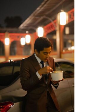 Juan Bio One Instagram - @jackysuhartophotography  Present

JJS Vol.2 series 1 #JackyJournalSession

Starring Juan Bio @bojvoyej.

Outfit  @wonghangtailor 
Location @thegunawarman 

Dalam edisi JJS kali ini, saya terinspirasi dari salah satu movie director favorit saya yaitu Wong Kar Wai. 

Mengusung tema "Self Love" yang berlokasikan di Hotel @thegunawarman dan berjalan-jalan melintasi kota. Jakarta di malam hari  dan menikmati semangkuk mie ayam, adalah beberapa hal yg tampak kecil namun memberikan efek besar untuk "recharge" kembali kesehatan mental saya. 

Seperti JJS Vol.1, Bio terbalut suit dari salah satu tailor favorit saya @wonghangtailor - membuat semua pose lebih effortless karena fitting yang rapih dan sharp namun tetap nyaman dipakai. (Konsep yang sangat terbalik dari "Beauty is Pain").

Di edisi kali ini, saya juga senang sekali bisa ‘kenalan’ lebih dalam dengan kamera Canon EOS R5 dari @canon.indonesia @canonasia . Shooting menggunakan Available lighting menjadi lebih Mudah dan effortless. Dibantu dengan ‘Eye Detection AF’ yg cepat walau dalam keadaan low Light malam hari. Plus Inbody Image Stabilization super helpful agar tidak ada gambar yg Shaking atau Blur karena long Exposure di kegelapan.

Hope you will enjoy this as much as I did making it. 🙏🏼✨🥂

Special thank you and credits goes to :

Assisted by my Good Friend @realdriel
Retouch by @stevedjo.artworks