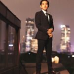 Juan Bio One Instagram – @jackysuhartophotography  Present

JJS Vol.2 series 1 #JackyJournalSession

Starring Juan Bio @bojvoyej.

Outfit  @wonghangtailor 
Location @thegunawarman 

Dalam edisi JJS kali ini, saya terinspirasi dari salah satu movie director favorit saya yaitu Wong Kar Wai. 

Mengusung tema “Self Love” yang berlokasikan di Hotel @thegunawarman dan berjalan-jalan melintasi kota. Jakarta di malam hari  dan menikmati semangkuk mie ayam, adalah beberapa hal yg tampak kecil namun memberikan efek besar untuk “recharge” kembali kesehatan mental saya. 

Seperti JJS Vol.1, Bio terbalut suit dari salah satu tailor favorit saya @wonghangtailor – membuat semua pose lebih effortless karena fitting yang rapih dan sharp namun tetap nyaman dipakai. (Konsep yang sangat terbalik dari “Beauty is Pain”).

Di edisi kali ini, saya juga senang sekali bisa ‘kenalan’ lebih dalam dengan kamera Canon EOS R5 dari @canon.indonesia @canonasia . Shooting menggunakan Available lighting menjadi lebih Mudah dan effortless. Dibantu dengan ‘Eye Detection AF’ yg cepat walau dalam keadaan low Light malam hari. Plus Inbody Image Stabilization super helpful agar tidak ada gambar yg Shaking atau Blur karena long Exposure di kegelapan.

Hope you will enjoy this as much as I did making it. 🙏🏼✨🥂

Special thank you and credits goes to :

Assisted by my Good Friend @realdriel
Retouch by @stevedjo.artworks