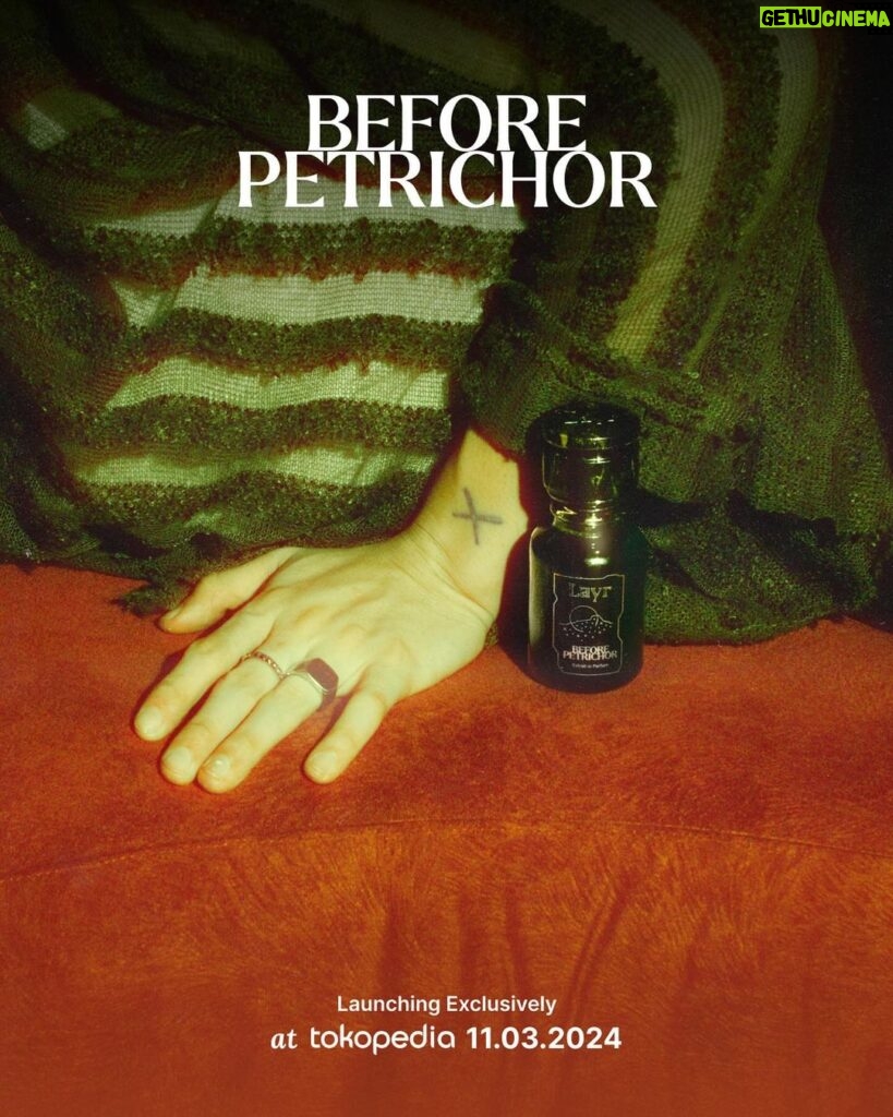 Juan Bio One Instagram - Introducing BEFORE PETRICHOR, a scent collaboration of Layr and Bio One. A fragrance that traverse through time, a fragrance just like a rain that ought to happen. BEFORE PETRICHOR is infused with layers of memories like a whisper of a tale of contrast—the calm before the storm. It’s a scent that envelops your senses in a tranquil embrace while teasing the edges of the unknown. Get to know the harmonious notes just before the rain falls... Top: Basil, Spearmint, Neroli, Lemon, Petitgrain, Mandarin, Watermelon Middle: Cyclamen, White Floral, Orange Flower, Rose, Cedarleaf, Olibanum Bottom: Vetiver, Musk, Olibanum, Moss BEFORE 11 MARCH 2024, LET YOUR MIND GO INSIDE OURS, LAUNCHING EXCLUSIVELY ON TOKOPEDIA. #LayrFragrancexBioOne #BeforePetrichor