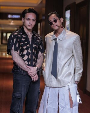 Juan Bio One Instagram - pertaruhan s2 premiere look.

Make up @meisyeirwnt 
Hair by @cosmelynn
Stylist / Creative direct @maheenrn
Photographer @billzaidan 

Top @studiomoral
Bottom customed by @djiwa.saroong 
Custom tie jewelry @___________dewi @maheenrn