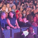 Juan Luis Guerra Instagram - Verlos así de felices nos llena de alegría. ¡Gracias! 🎉
