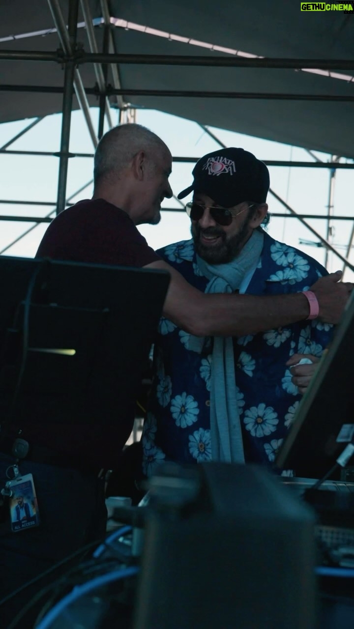 Juan Luis Guerra Instagram - ¡Un fuerte aplauso a nuestra hermosa familia de 4.40 que nos regala el mejor de los conciertos y nos llena de alegría el corazón!! 📹@babeto @aneudycarbuccia