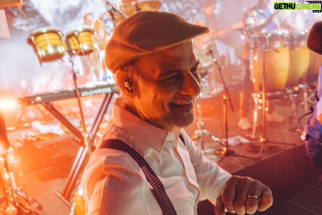 Juan Luis Guerra Instagram - ¡Gracias Reading por recibirnos con tanto cariño! ¡Un público maravilloso que cantó a todo pulmón! ¡Hasta la próxima! #EntreMaryPalmerasTour #Mambo23 @loudliveentertainment 📷 @babeto Reading, Pennsylvania