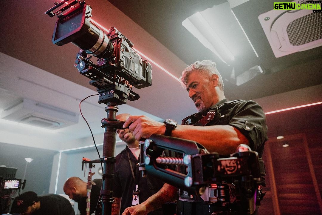 Juan Luis Guerra Instagram - Entender谩n si digo que @jeanguerra es mi director favorito. Desliza para ver un poco de la filmaci贸n de #Mambo23 @guerrafilms 馃摲 @mcrespoph