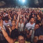 Juan Luis Guerra Instagram - ¡Barcelona, gracias por darnos tanto! ¡Por el coro, el baile y la alegría! #EntreMaryPalmerasTour @proactivents 📷 @babeto Barcelona, España