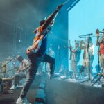 Juan Luis Guerra Instagram - ¡Barcelona, gracias por darnos tanto! ¡Por el coro, el baile y la alegría! #EntreMaryPalmerasTour @proactivents 📷 @babeto Barcelona, España