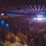 Juan Luis Guerra Instagram - ¡Barcelona, gracias por darnos tanto! ¡Por el coro, el baile y la alegría! #EntreMaryPalmerasTour @proactivents 📷 @babeto Barcelona, España