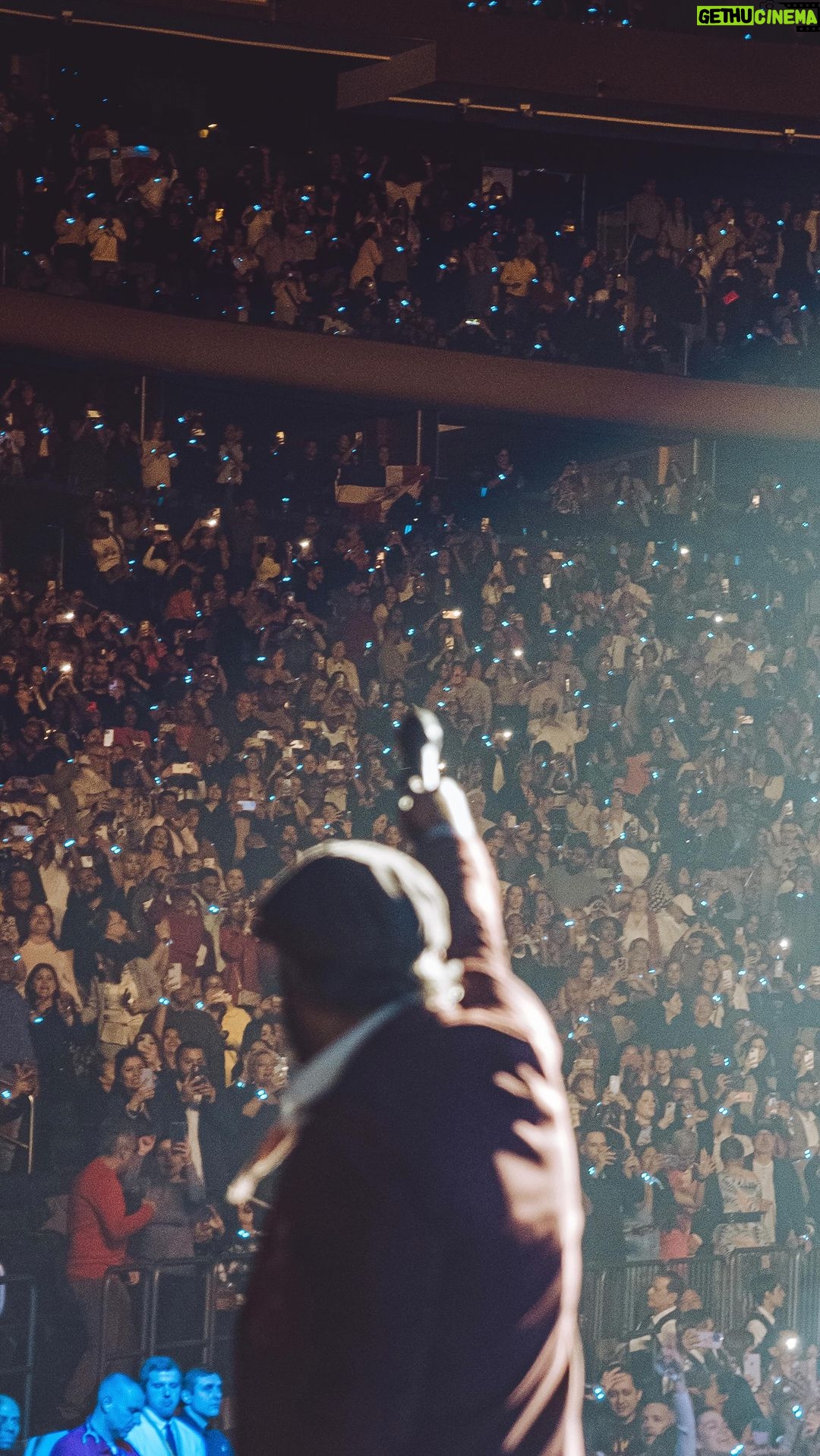 Juan Luis Guerra Instagram - ¡En Nueva York las noches son más frías pero en tu compañía no hay nada mejor! ¡Gracias! 📹 @babeto #EntreMaryPalmerasTour @loudliveentertainment