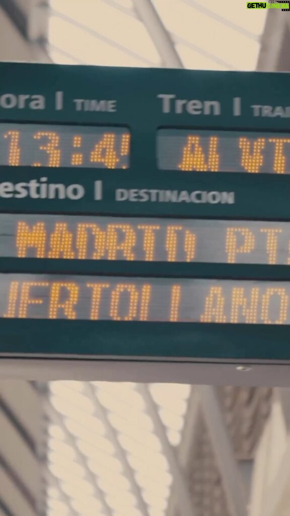 Juan Luis Guerra Instagram - ¡Nos vemos este verano Madrid! #EntreMaryPalmerasTour