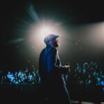 Juan Luis Guerra Instagram - ¡Ojoooye! Playlist para comenzar la semana #EntreMaryPalmeras o ensayar las líricas para nuestros próximos conciertos! Link en la bio. 📷 @babeto
