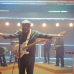 Juan Luis Guerra Instagram - Detrás de cámaras de la filmación del nuevo vídeo La Noviecita. ¿Ya lo viste? #RadioGüira