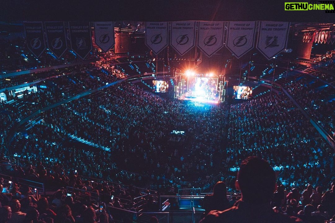Juan Luis Guerra Instagram - Gracias a nuestro público maravilloso de USA por todo el cariño. #EntreMaryPalmerasTour 📷 @babeto