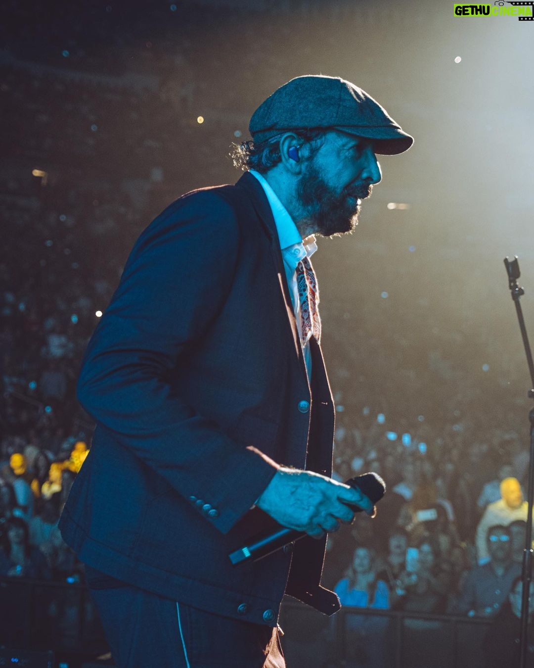 Juan Luis Guerra Instagram - ¡¡Gracias Puerto Rico!! ¡Que bendición! 📷@babeto #EntreMaryPalmerasTour @loudliveentertainment