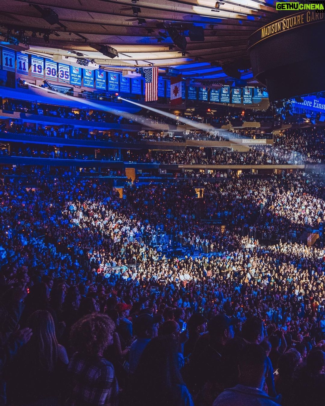 Juan Luis Guerra Instagram - ¡Una noche memorable! ¡Gracias New York! #EntreMaryPalmerasTour @loudliveentertainment 📷 @babeto