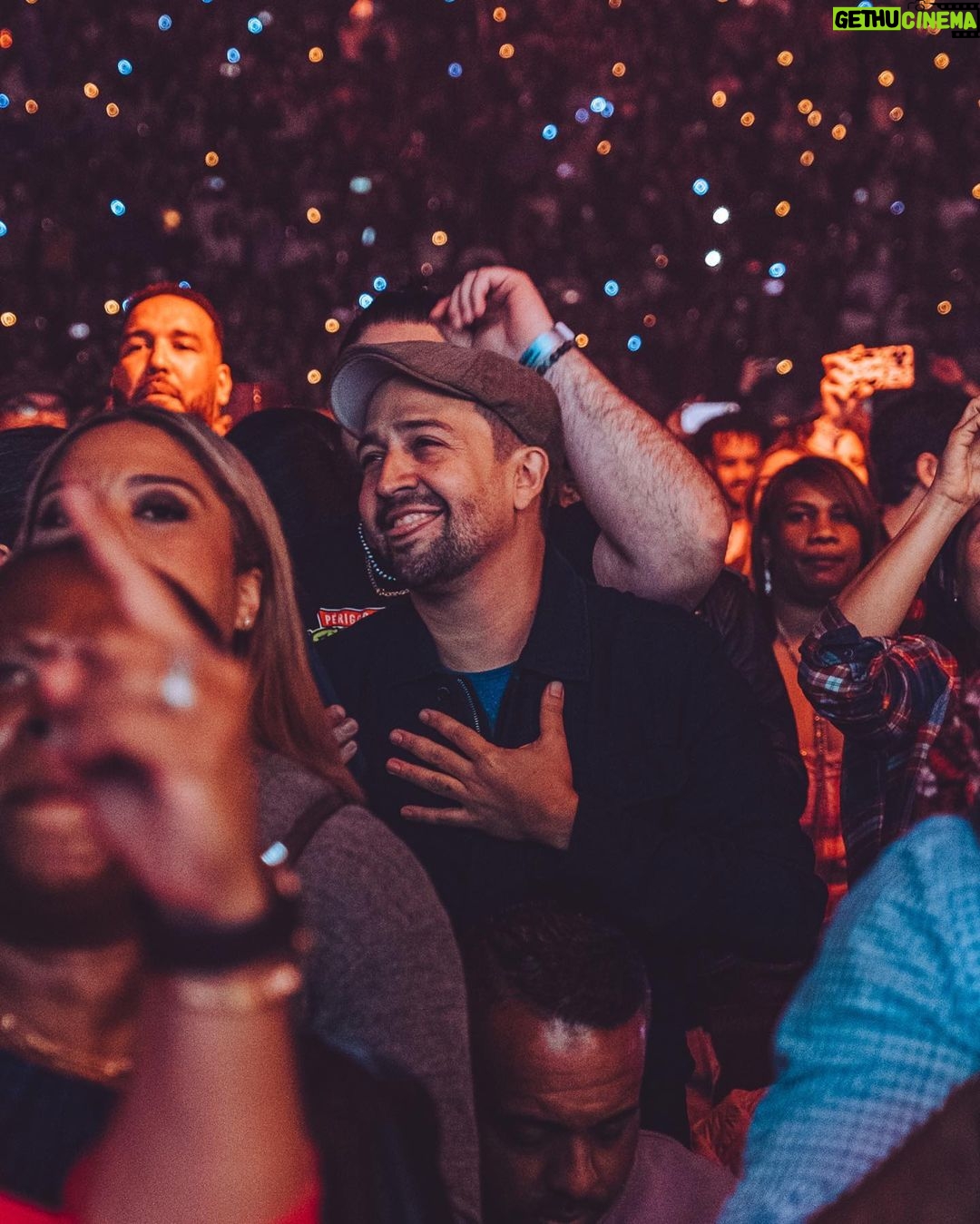 Juan Luis Guerra Instagram - ¡Una noche memorable! ¡Gracias New York! #EntreMaryPalmerasTour @loudliveentertainment 📷 @babeto