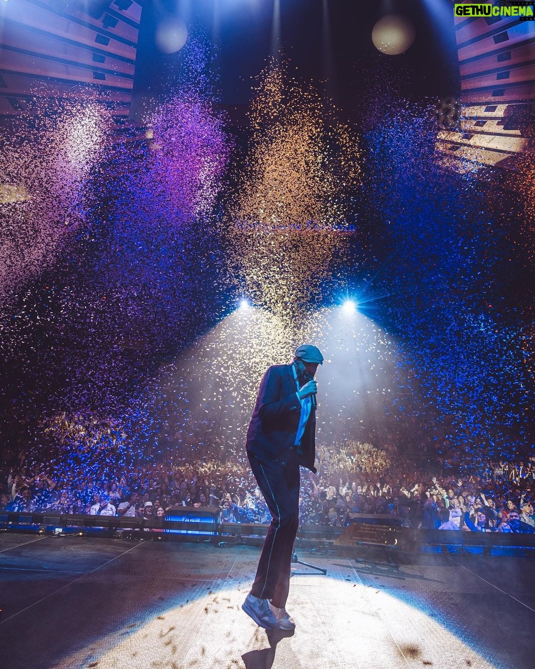 Juan Luis Guerra Instagram - ¡Una noche memorable! ¡Gracias New York! #EntreMaryPalmerasTour @loudliveentertainment 📷 @babeto