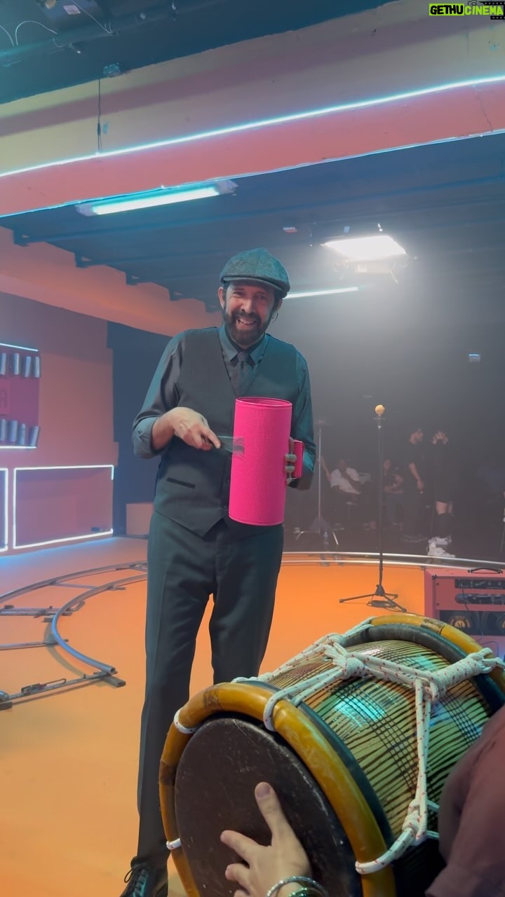 Juan Luis Guerra Instagram - Radio Güira informando: ¡En una hora video premiere de La Noviecita! ¡Los leo en los comentarios! #RadioGüira