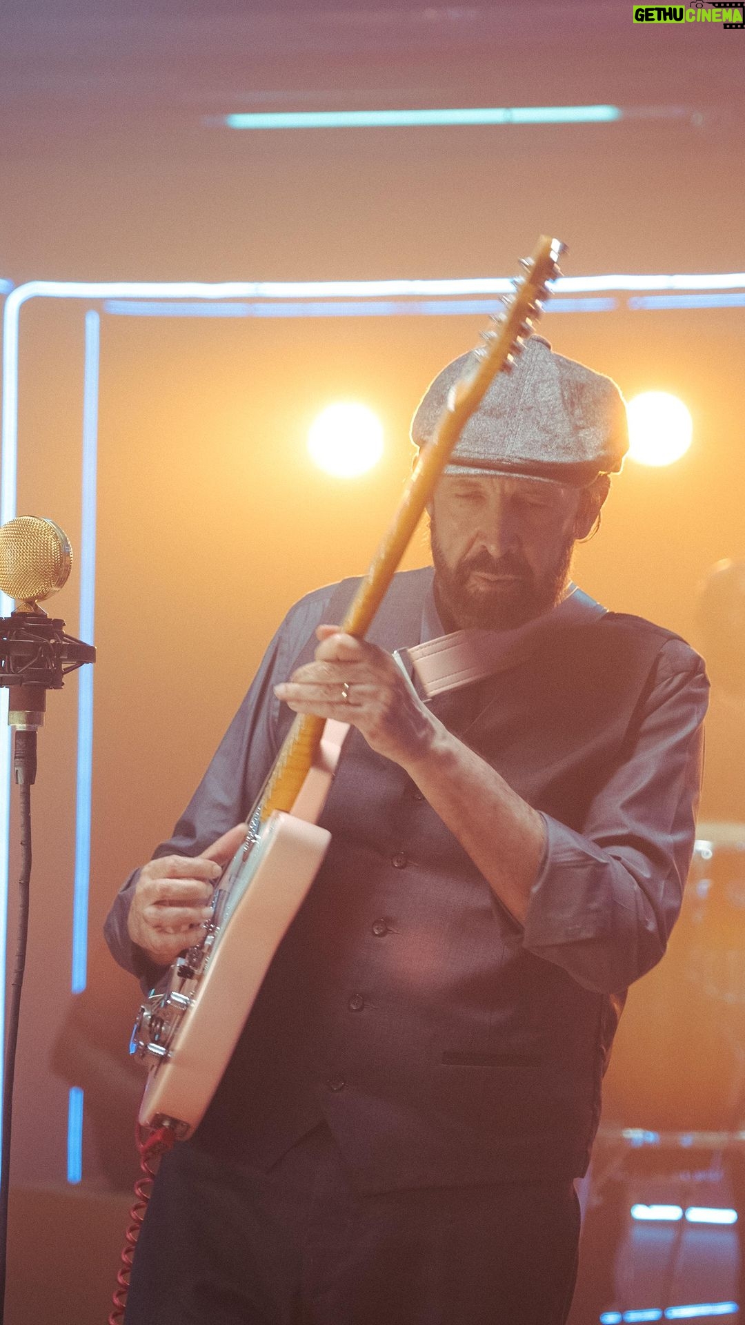 Juan Luis Guerra Instagram - ¡Premiere de video La Noviecita mañana Miércoles 6 a las 6PM en @youtube! ¡Actívala en el link en bio! #RadioGüira