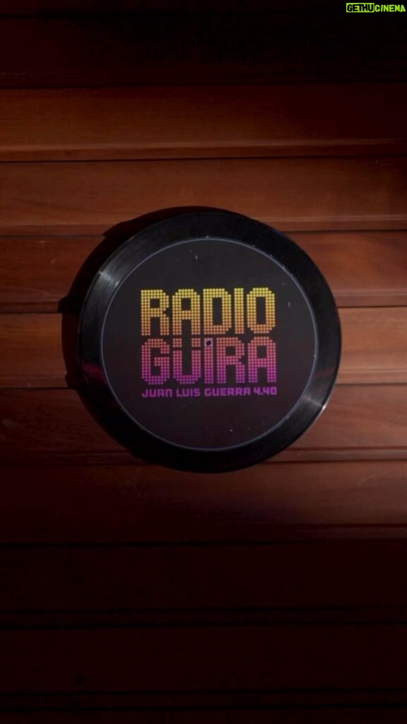 Juan Luis Guerra Instagram - Aquí son las 4:40 de la tarde. ¿Qué hora es donde estás? #RadioGüira