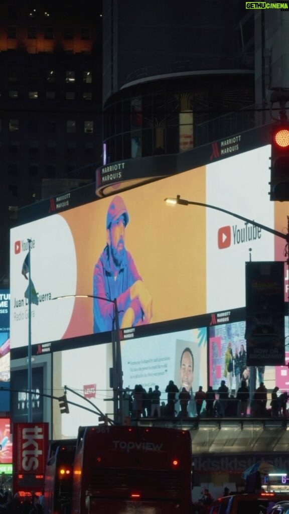 Juan Luis Guerra Instagram - Un paseito por New York y nos encontramos en esta sorpresa @youtubemusic . 📹 @babeto