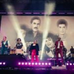 Juan Luis Guerra Instagram - Nada como cantar en mi país y compartir escenario con mis queridos amigos a quienes aprecio y admiro: Fonseca, Pavel Núñez, Techy Fatule, Melymel, Alex Ferreira, Maridalia Hernandez, Mariela Mercado, Adalgisa Pantaleón, Los Hermanos Rosario; Rafa, Tony y Luis, Vicente Garcia y Mozart La Para 📷 @danielgarciadr #EntreMaryPalmerasTour @sdconcerts