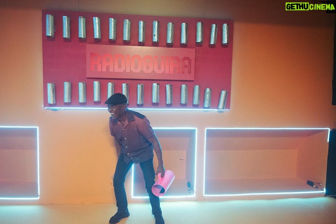 Juan Luis Guerra Instagram - Detrás de cámaras de la filmación del nuevo vídeo La Noviecita. ¿Ya lo viste? #RadioGüira