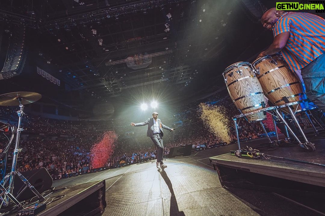 Juan Luis Guerra Instagram - ¡Gracias Puerto Rico por recibirnos con el cariño de siempre, nos hicieron sentir como en casa! 📷 @babeto @loudliveentertainment San Juan, Puerto Rico
