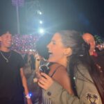 Juan Luis Guerra Instagram - De nuevo @popiguerra por aquí 💁🏻‍♀️ gracias a todos los que compartieron conmigo en el concierto y en los comentarios!!! (Sigo siendo la hija favorita de JL y ahora del público🩷🥇@jeanguerra) 🎥 @stefanodacunha