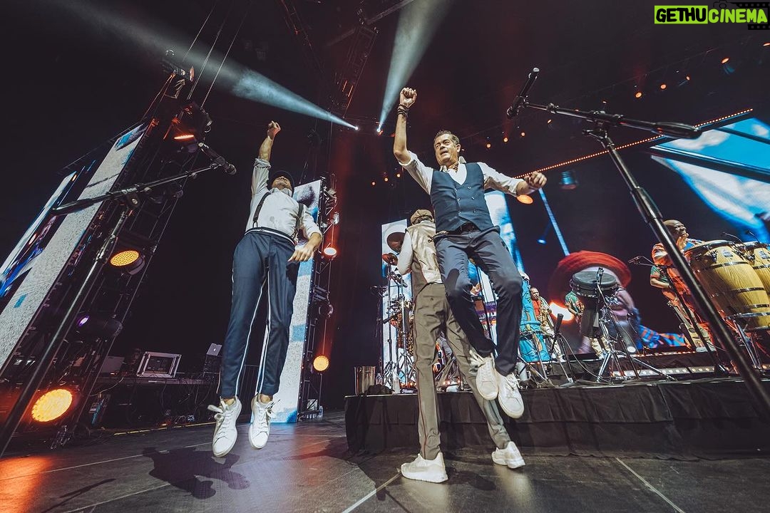 Juan Luis Guerra Instagram - ¡Gracias Puerto Rico por recibirnos con el cariño de siempre, nos hicieron sentir como en casa! 📷 @babeto @loudliveentertainment San Juan, Puerto Rico