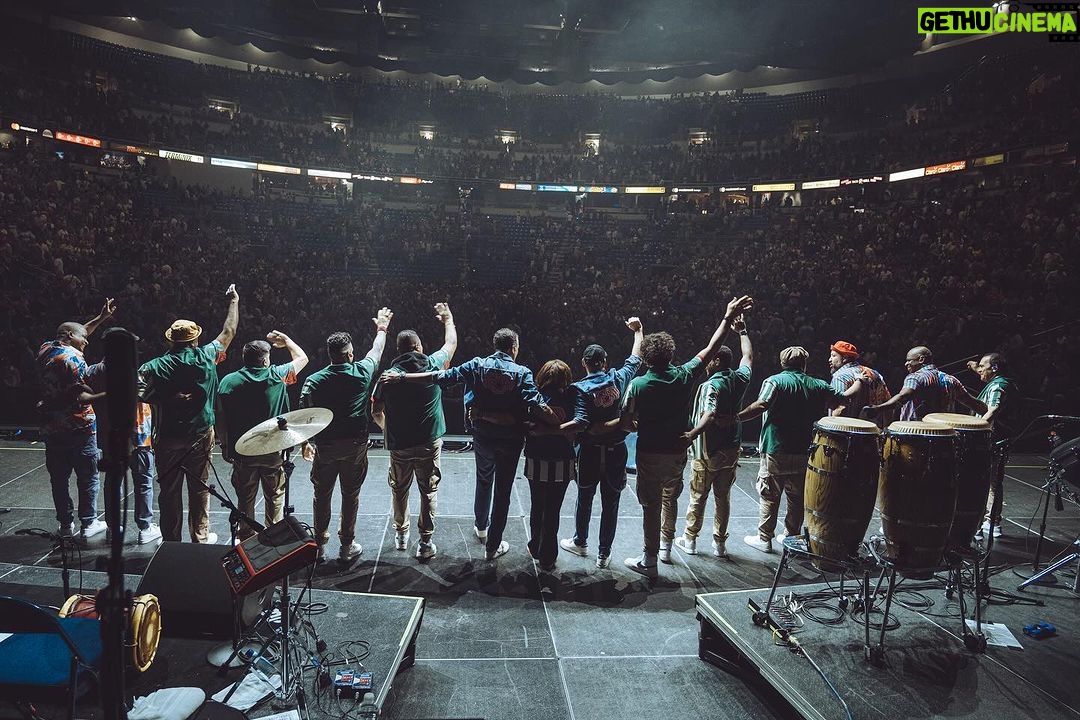 Juan Luis Guerra Instagram - ¡Gracias Puerto Rico por recibirnos con el cariño de siempre, nos hicieron sentir como en casa! 📷 @babeto @loudliveentertainment San Juan, Puerto Rico