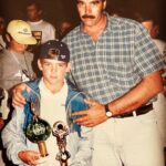 Juan Martin del Potro Instagram - Nos dejaste acá con el corazón roto, pero sabemos que estás descansando en paz como te mereces. Ahora te juntaste con tu otro ángel, y les pido por favor que nos cuiden y guíen desde el cielo a Mamá, mi hermana y a mi. Sos nuestro verdadero y único campeón. Gracias por educarme con valores, con honestidad, con sacrificio y por haber hecho lo imposible para que yo pueda cumplir el sueño de jugar al tenis. No hay copa que alcance para tu mayor logro que fue haber formado y protegido esta familia. Nose como haré para vivir sin tu presencia, pero seguro aplico todo lo que me enseñaste para nunca bajar los brazos. TE AMO PA!!! 🙏♥️