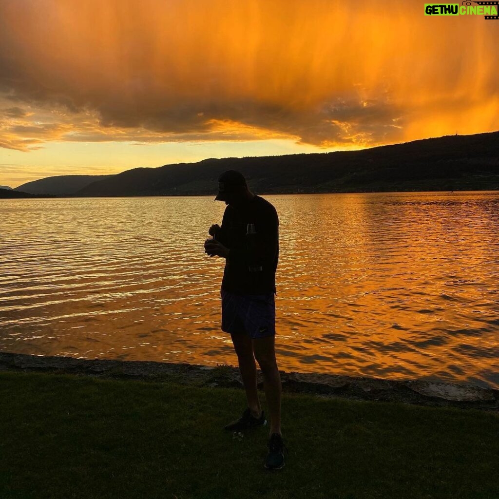 Juan Martin del Potro Instagram - #sunset #atardecer 🇨🇭🧉🌄 Bern, Switzerland