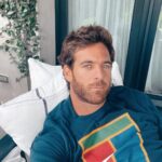Juan Martin del Potro Instagram - Quería saludarlos y contarles que después de casi dos meses en Miami por la rehabilitación de la rodilla, esta mañana tempranito pude volver a casa 🇦🇷. Ya estoy cumpliendo con la cuarentena como corresponde. Intentaré seguir la recuperación lo mejor que se pueda. Es muy importante cuidarnos entre todos. Cumplir con la cuarentena, hacerle caso a las indicaciones de los especialistas, tener empatía y ser responsables. Es un momento especial, único, que necesita de todos. Quiero agradecer al comandante del vuelo de @aerolineas_argentinas que llegó esta mañana. A toda su tripulación, gente que trabaja poniendo en riesgo su salud, y muchos de ellos encima lo hacen a voluntad. Gracias por los cuidados y la buena onda durante el vuelo. También quiero mandarles un abrazo fuerte a los médicos y profesionales de la salud en este momento difícil. #Yomequedoencasa #QuedateEnCasa . . Early today I arrived home after two months in Miami. Of course, I am already following quarantine at home and will try to go on with my recovery here. It is very important to take care of each other. Please follow the specialists' advice, be empathetic. It is a special, unique moment and we need to give our best. I want to thank the commander of the Aerolineas Argentinas flight that landed this morning in Buenos Aires. Thanks to all its crew for their kindness during the flight. Also, a big hug to the doctors and health professionals during this difficult times.