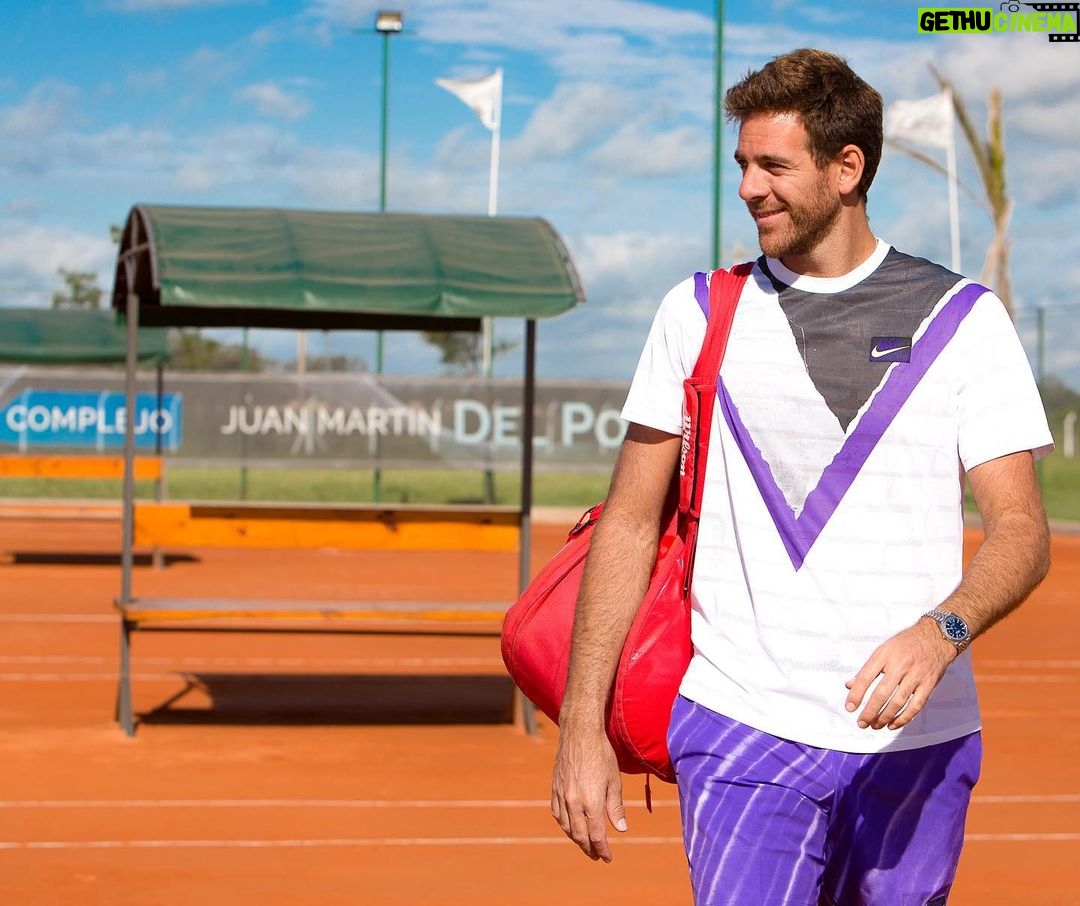 Juan Martin del Potro Instagram - Hermoso día de entrenamiento y recorrida. 🎾⛳️🎤 . . @grupoharasdelsur Haras del Sur College