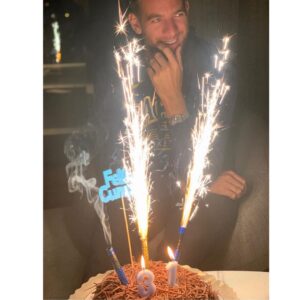 Juan Martin del Potro Instagram - Les agradezco a todos sus saludos y afecto. Pase un día increíble con mi familia , amigos y mi novia 😍
Un abrazo para todos 🤗🎂🎊🎈🎁
.
.
Thank you for your lovely birthday wishes! It was a wonderful day with my family, friends and my girlfriend 😍. A big hug to you all!