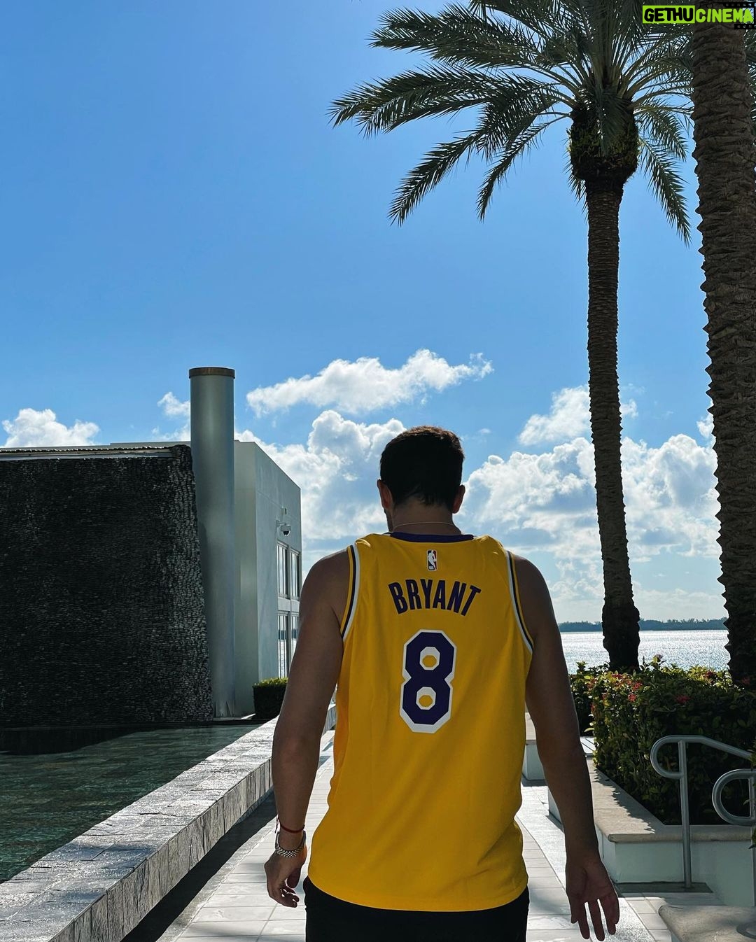 Juan Martin del Potro Instagram - Primavera ☀️💐 #blackmamba Miami, Florida