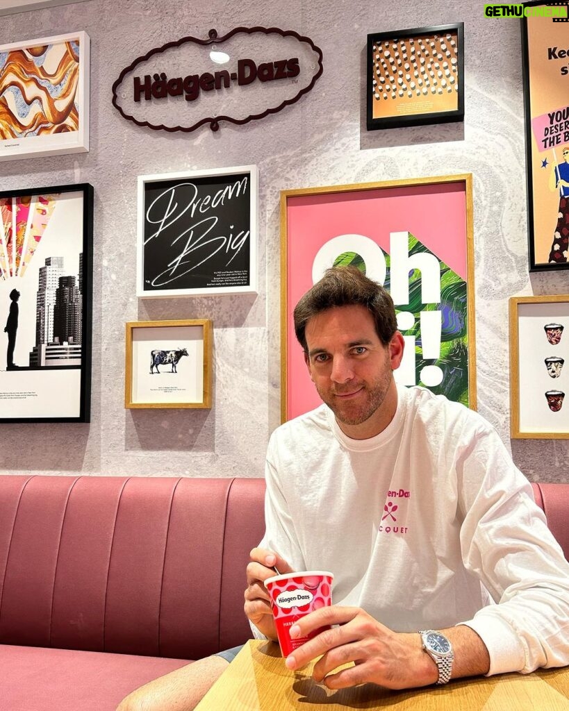 Juan Martin del Potro Instagram - Probando y disfrutando los nuevos sabores Macaron de @haagendazsla Vayan a probarlos 🍦 #heladodeloshelados #viveelmomento Madrid, Spain