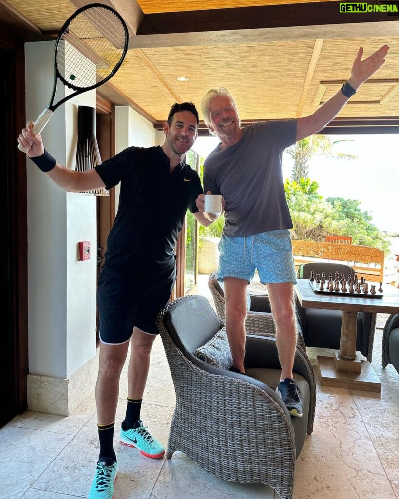 Juan Martin del Potro Instagram - Lindos momentos con mi amigo. 🏝️🚀🎾 ♟️ Quién creen que gano? 😂 Having fun with my friend @richardbranson @virgin #neckercup Necker Island