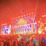 Juanes Instagram - Gracias @carlosvives eres inspiración ❤️‍🔥🙏🏻 Honrado de haber celebrado estos 30 años contigo. Estadio El Campín