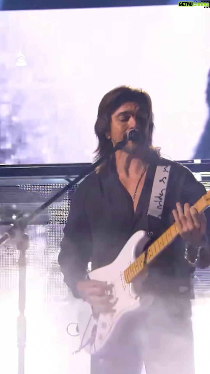 Juanes - 79.3K Likes - Qué noche tan inolvidable ❤️🔥🙏🏻 Cantamos GRIS en los @latingrammy al lado de 6 de los nominados a mejor nuevo artista. #LatinGRAMMY
