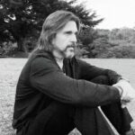 Juanes Instagram - Estamos afuera con la edición especial de Vida Cotidiana🔥 Esta versión tiene dos canciones nuevas inéditas muy importantes para mí❤️‍🔥🙏🏼